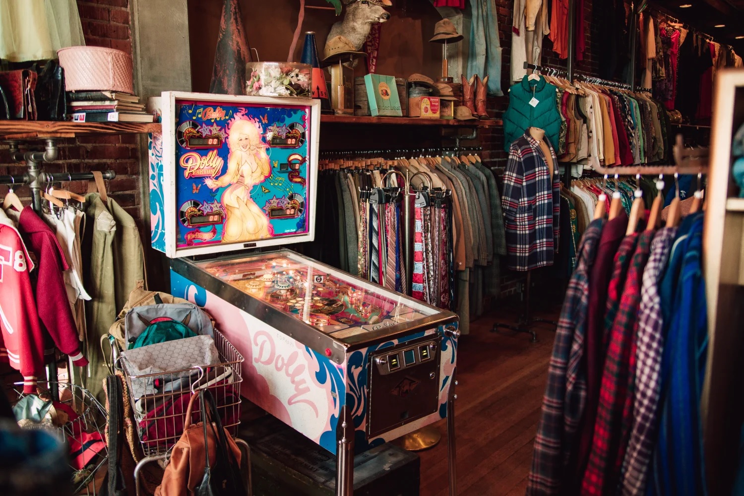 7 Fascinating Reasons Why Vintage Clothing Is Worth Money