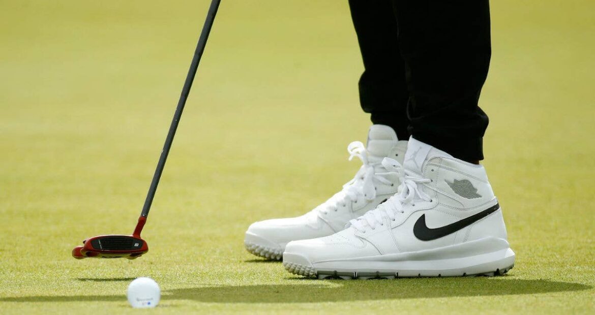 Fairway Footwear: The Ultimate Golf Shoe Guide”